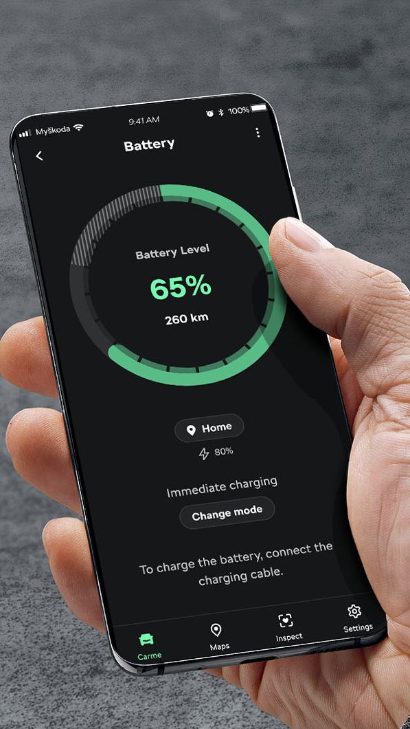 Die Battery Level Anzeige in der Škoda App auf einem Smartphone.