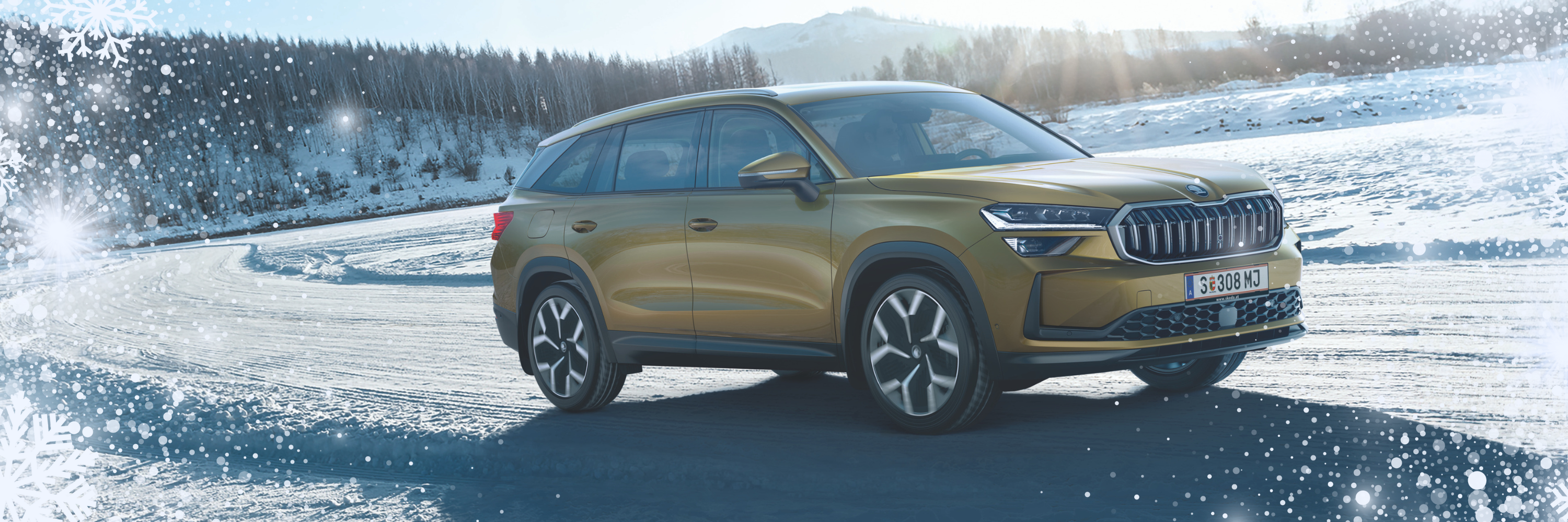 Ein Škoda Kodiaq steht auf einer verschneiten Straße