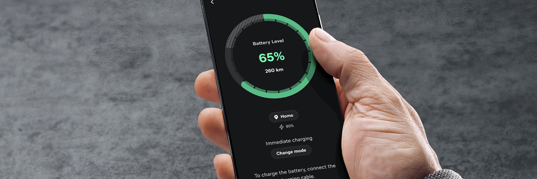 Die Battery Level Anzeige in der Škoda App auf einem Smartphone.
