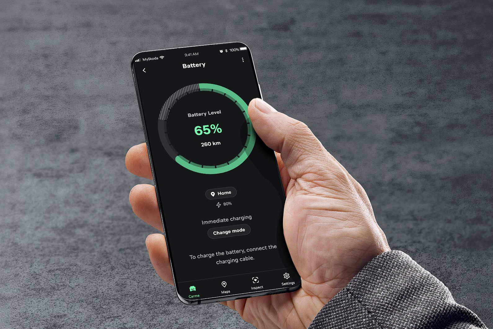 Die Battery Level Anzeige in der Škoda App auf einem Smartphone.