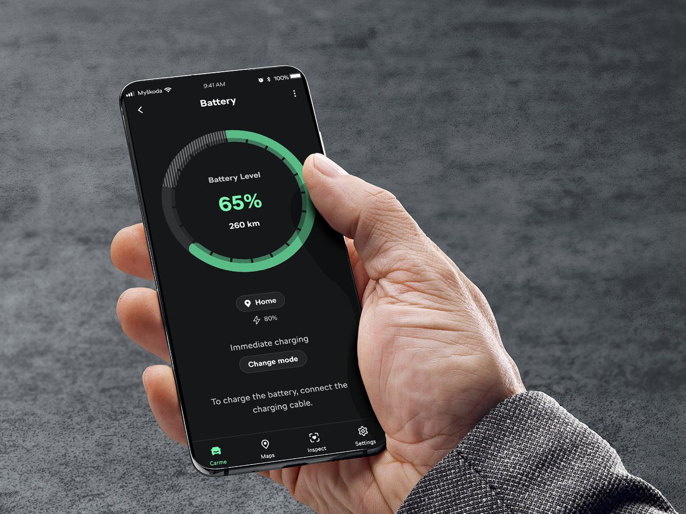Die Battery Level Anzeige in der Škoda App auf einem Smartphone.