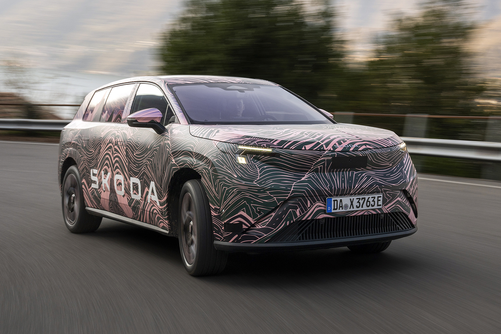 Škoda Peaq in getarnter Folierung von vorne