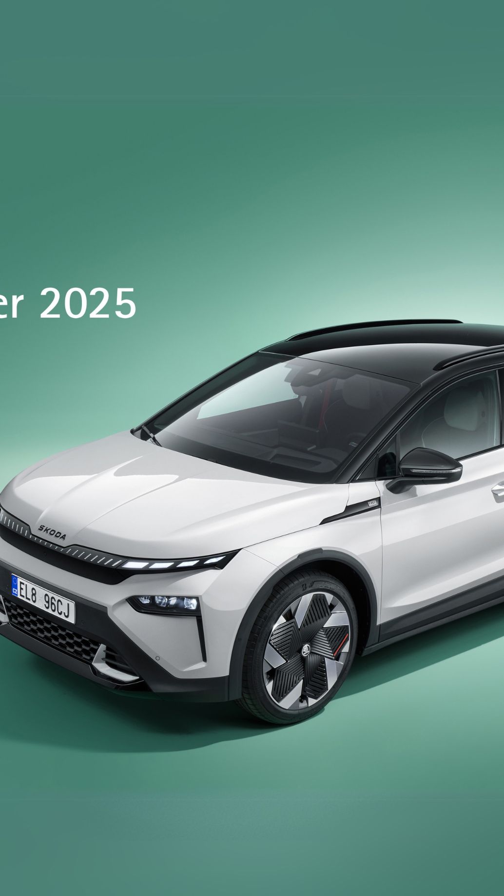 Škoda Elroq auf grünem Hintergrund mit Logo des red dot car design award