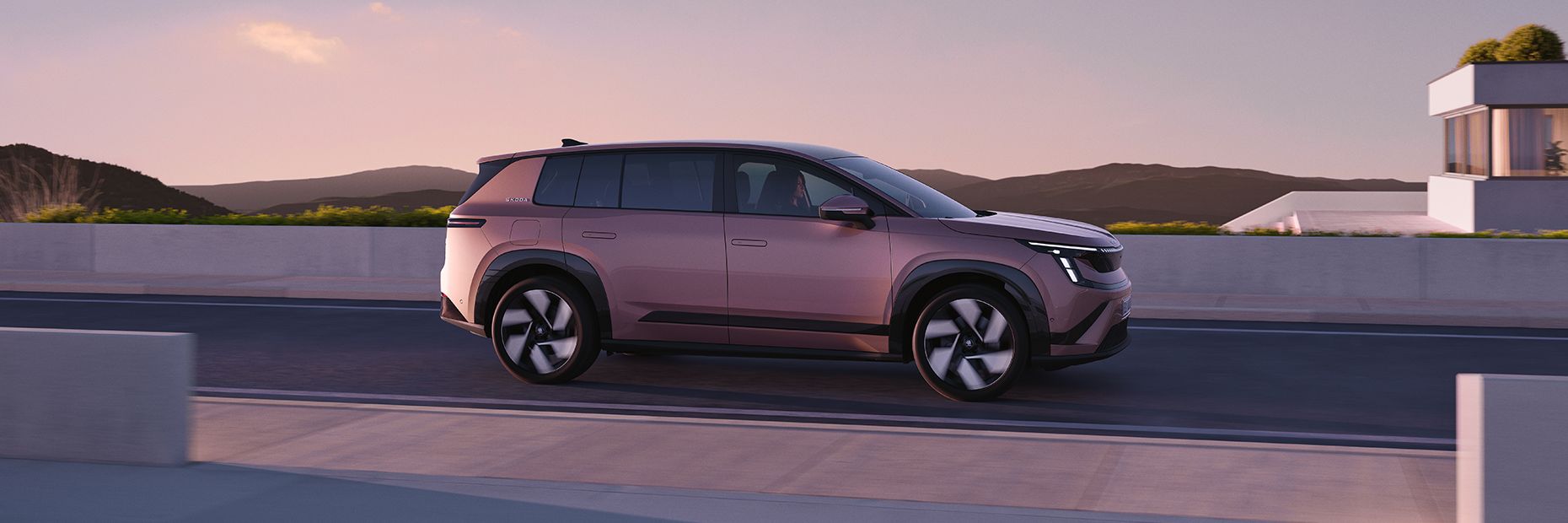 Škoda Peaq in Rosewood-Beige von der Seite