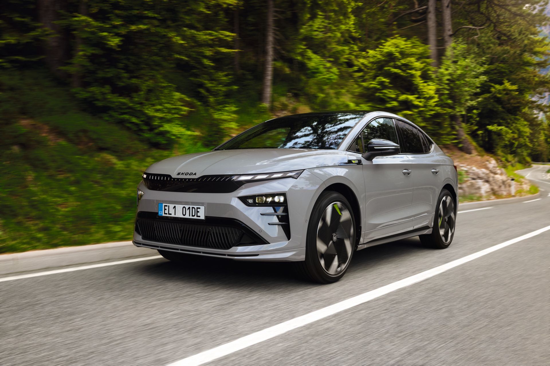 Škoda Enyaq Coupé RS von vorne fahrend