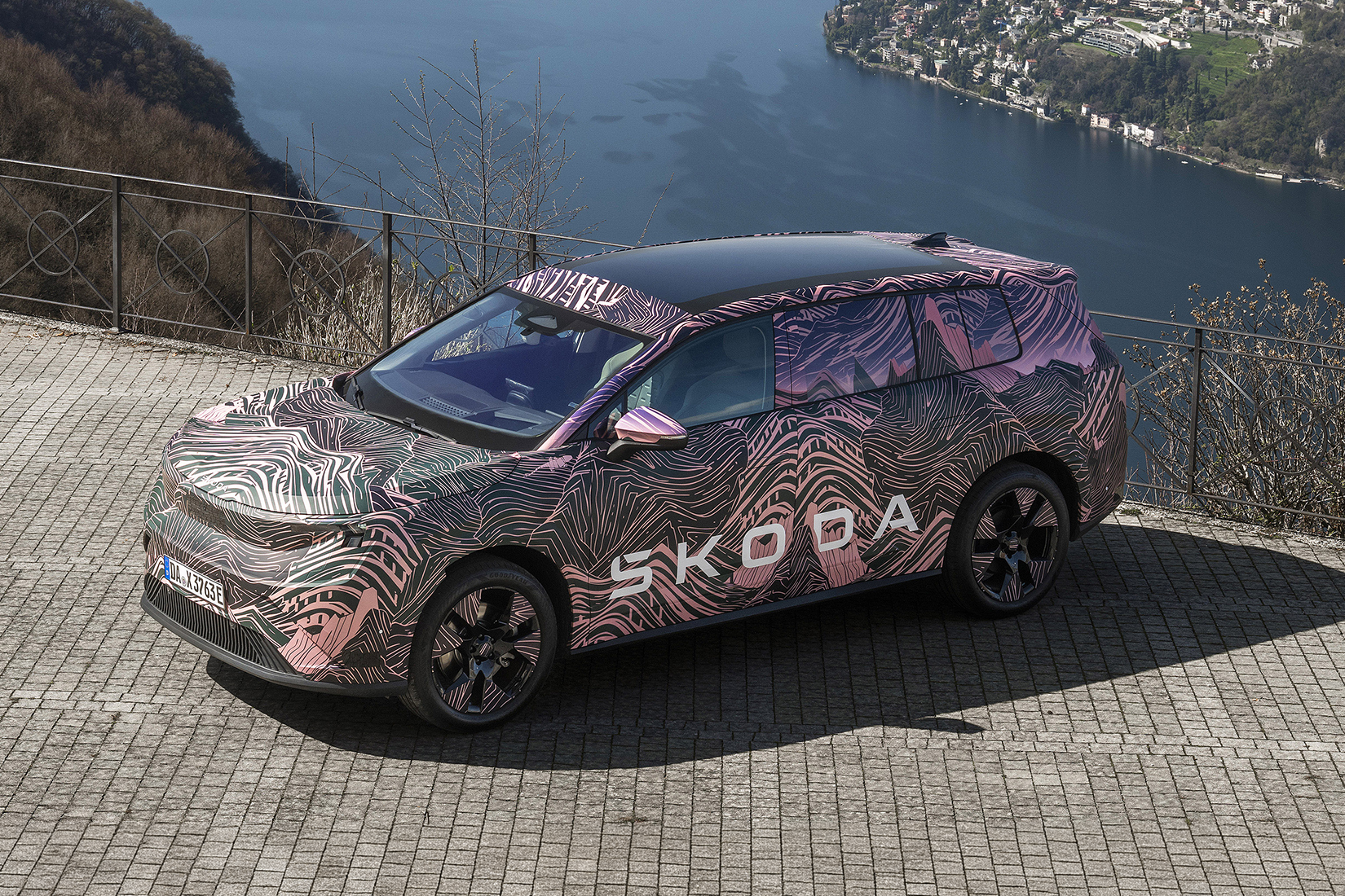 Škoda Peaq in getarnter Folierung von oben